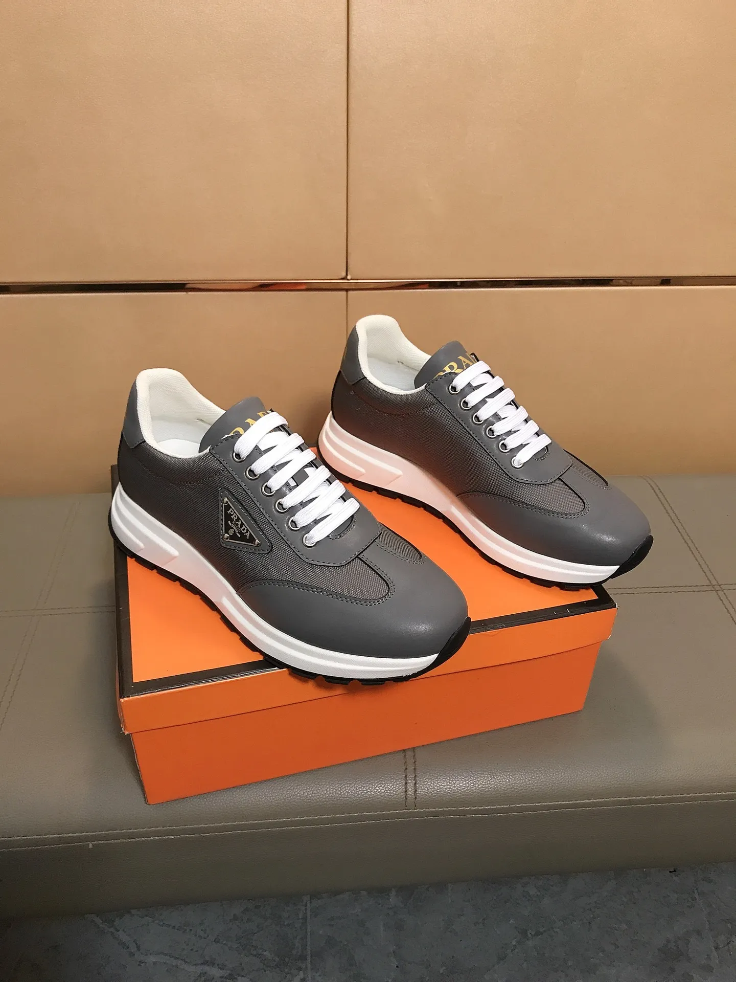 Ex-factory price 400 💎💎🆕Prada's latest casual and fashionable men's shoes👟hot style💥simple and elegant style, exclusive for trendy men. Unique latest brand elements👑, fashionable and generous, imported cowhide leather splicing breathable fabrics, comfortable lining + sheepskin feet, super comfortable and wear-resistant outsole, classic model taken in kind, code number: 38-44